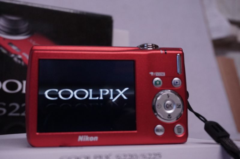 Cámara Digital Nikon COOLPIX S220 Roja + Caja afbeelding 4