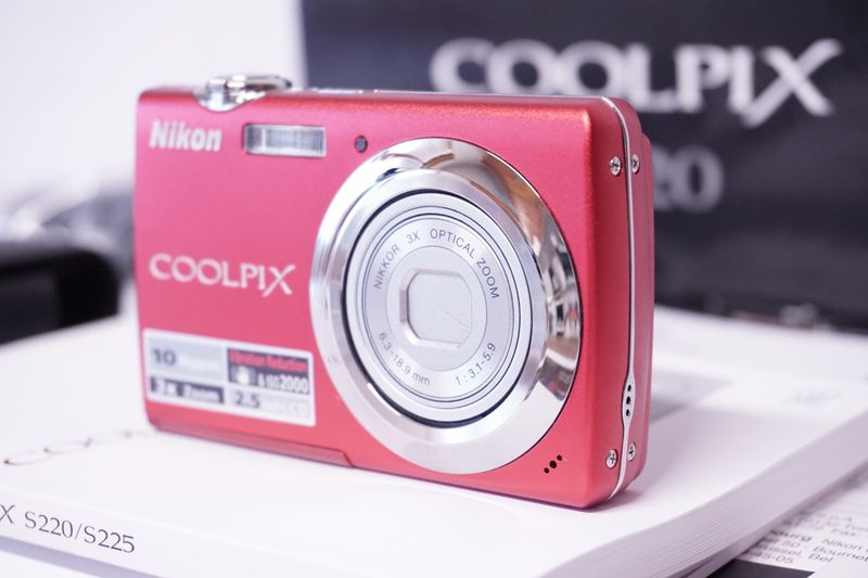 Cámara Digital Nikon COOLPIX S220 Roja + Caja afbeelding 6