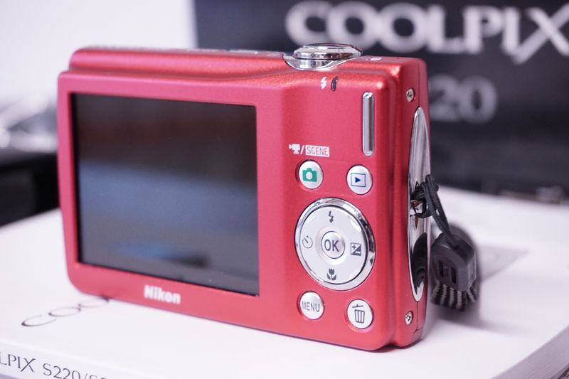 Cámara Digital Nikon COOLPIX S220 Roja + Caja afbeelding 7