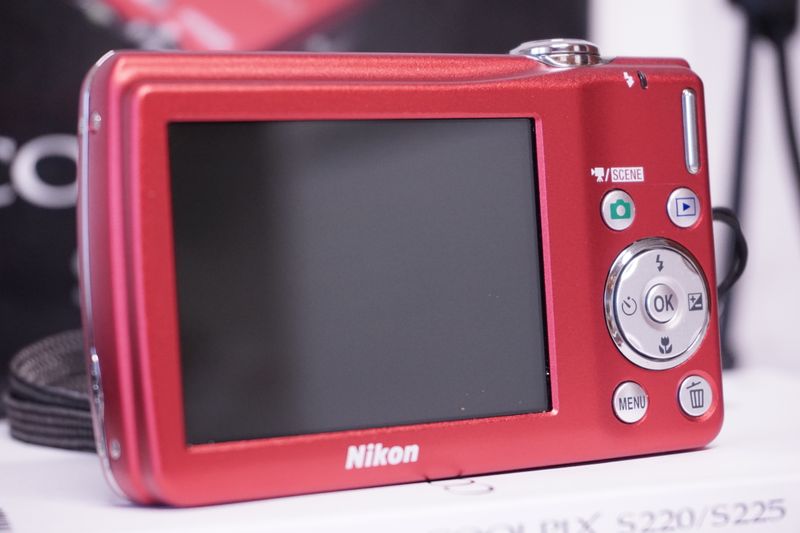 Cámara Digital Nikon COOLPIX S220 Roja + Caja afbeelding 9