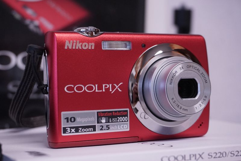 Cámara Digital Nikon COOLPIX S220 Roja + Caja afbeelding 12