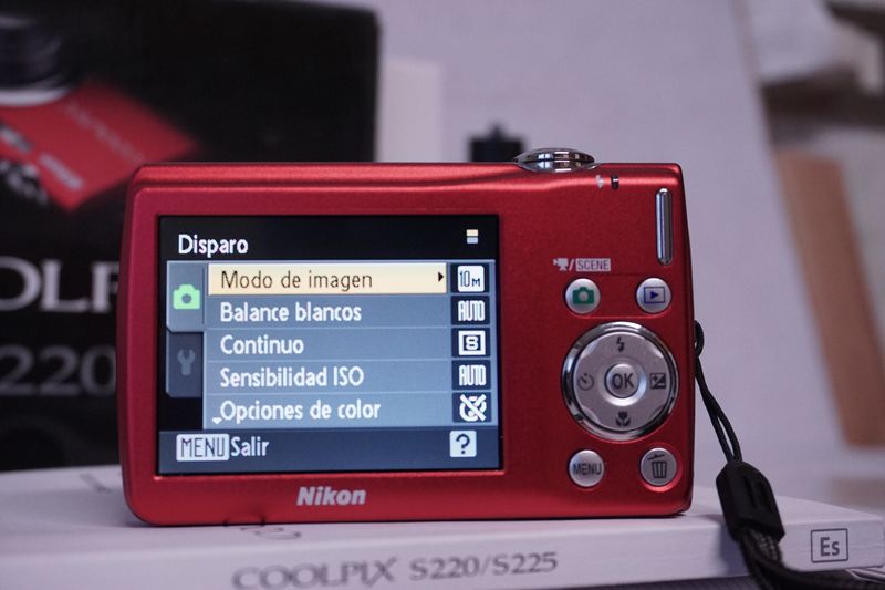 Cámara Digital Nikon COOLPIX S220 Roja + Caja afbeelding 13