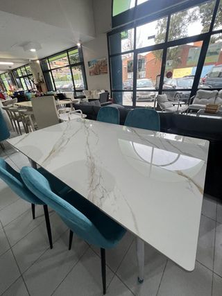 Mesa Mármol Blanca 160cm con Detalles Dorados