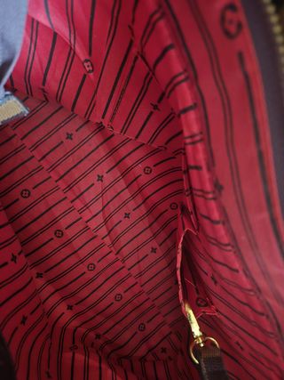 Bolso Louis Vuitton Elegante Marrón y Dorado