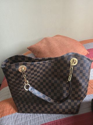 Bolso Louis Vuitton Elegante Marrón y Dorado
