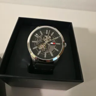 Reloj Tommy Hilfiger Automático Plata Modelo 17916