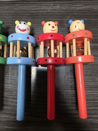 Sonajeros de cascabel de madera