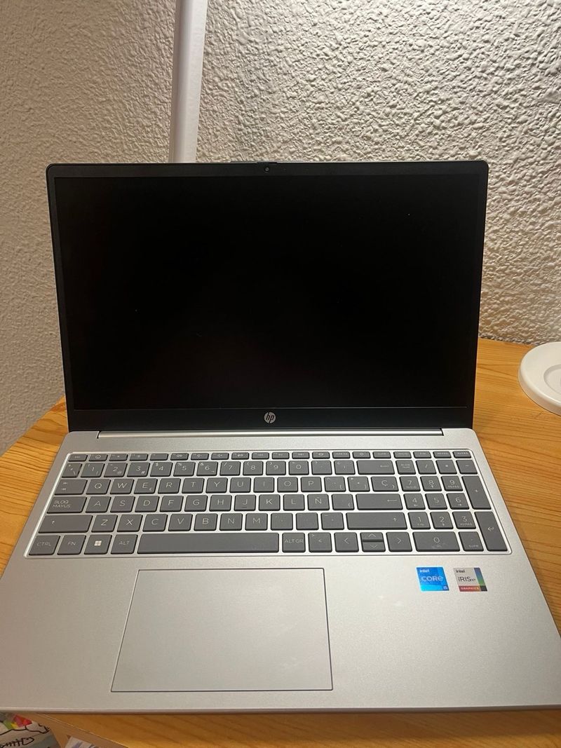 Portátil HP 2025 Intel Core i5 afbeelding 2