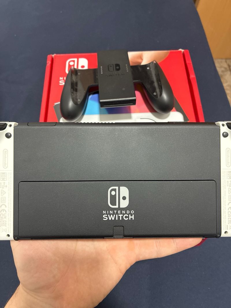 Nintendo Switch OLED poco uso. afbeelding 3