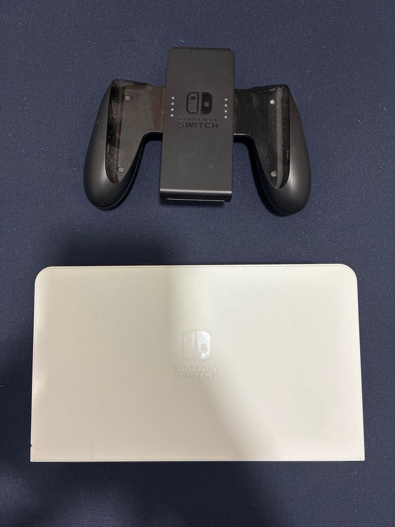 Nintendo Switch OLED poco uso. afbeelding 2