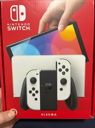 Nintendo Switch OLED poco uso.