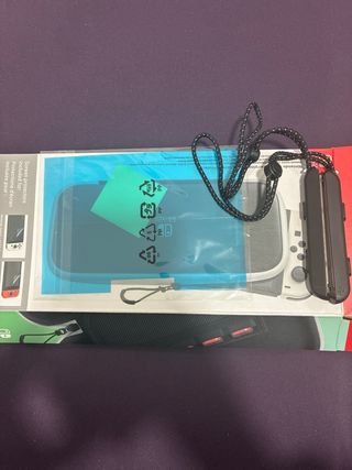 Nintendo Switch OLED poco uso.