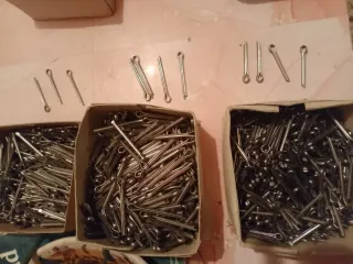 Pasadores de aleta metálicos