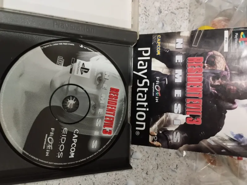 Resident Evil 3 Nemesis PS1 Español afbeelding 2