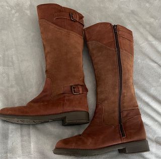 Botas altas marrones con hebilla