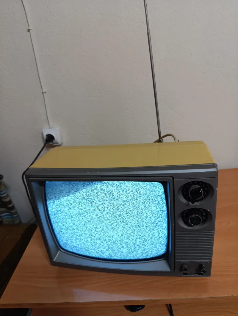 Televisor Portátil Vintage Blanco y Negro afbeelding 3
