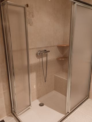 Mampara Ducha DECORBAN. Apertura 90°+ fijo.