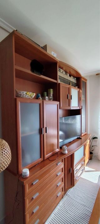 Mueble de salón madera y cristal (Ponferrada)