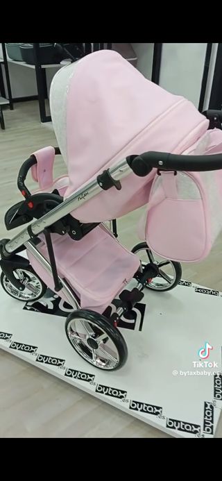 Carro de bebé rosa