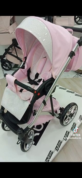 Carro de bebé rosa