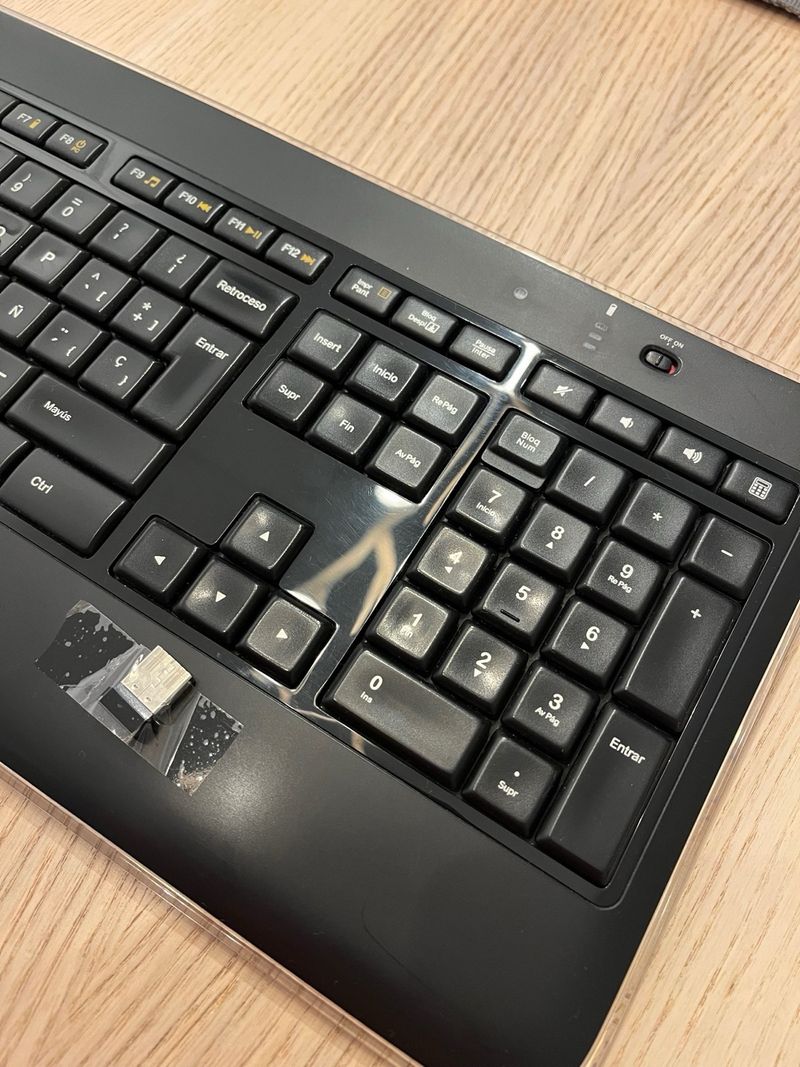 Teclado Inalámbrico Logitech K800 Retroiluminado afbeelding 4