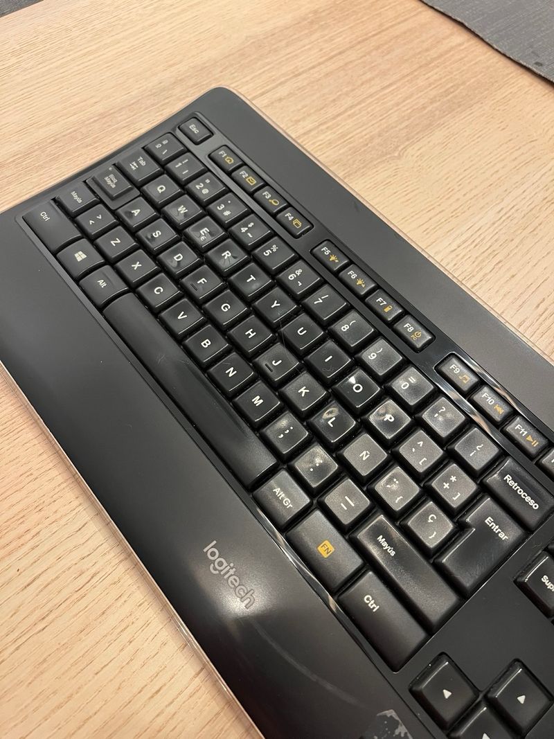 Teclado Inalámbrico Logitech K800 Retroiluminado afbeelding 3