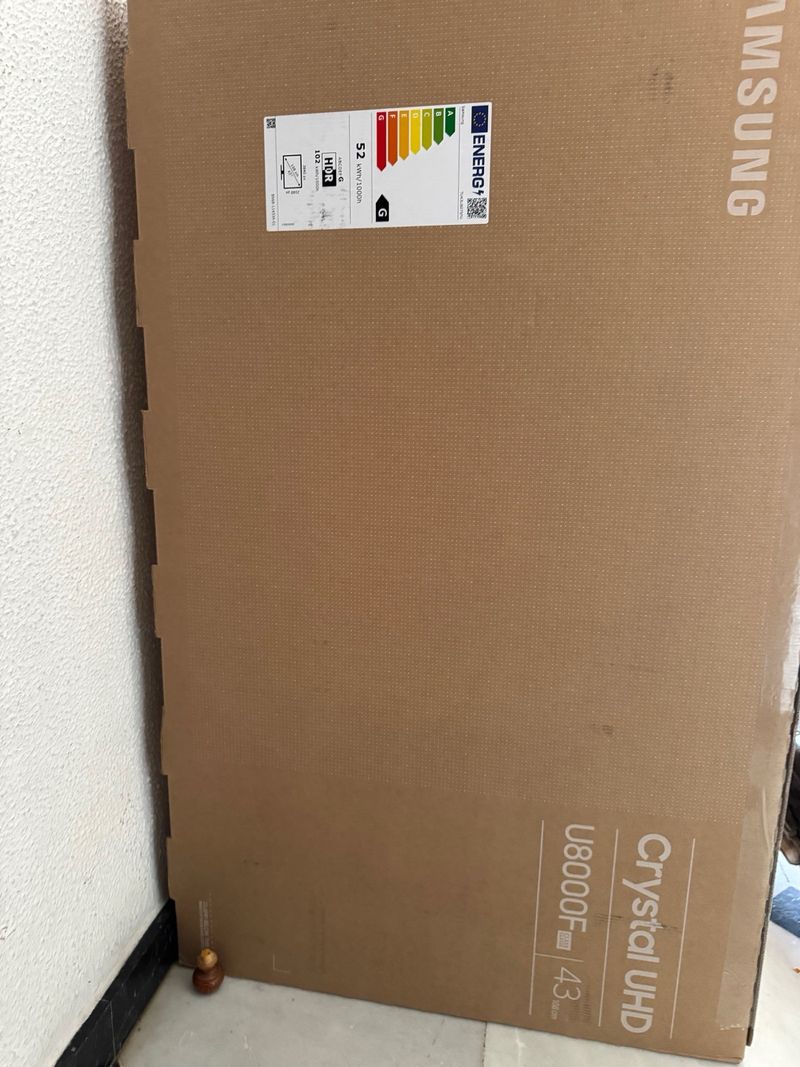 TV Samsung Crystal UHD U8000F 43