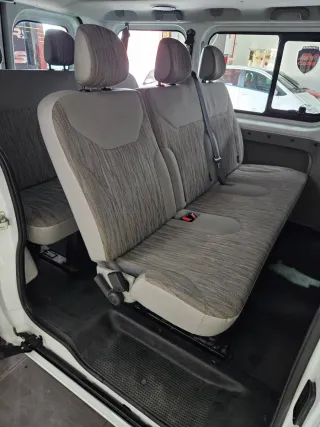 Nissan Primastar 9 plazas,solo 145.000k,año 8/2012