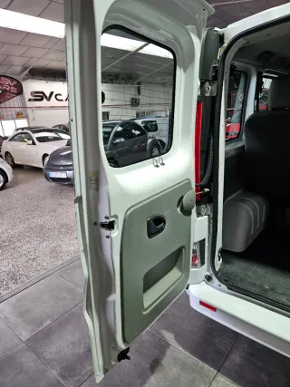 Nissan Primastar 9 plazas,solo 145.000k,año 8/2012