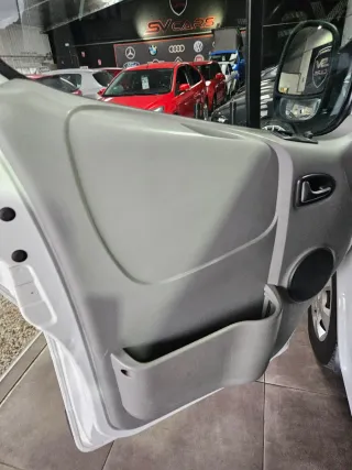 Nissan Primastar 9 plazas,solo 145.000k,año 8/2012