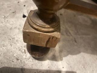 Mesa auxiliar antigua madera tallada