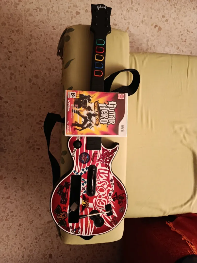 Guitar Hero World Tour Wii + Guitarra