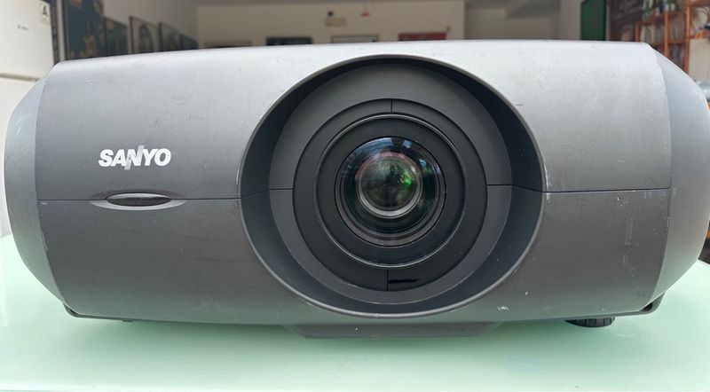 Proyector Profesional Sanyo PLC-XF47