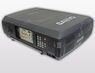 Proyector Profesional Sanyo 15.000 lúmenes