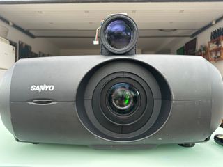 Proyector Profesional Sanyo 15.000 lúmenes