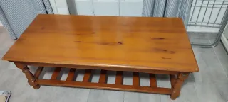 Mesa de centro de madera robusta