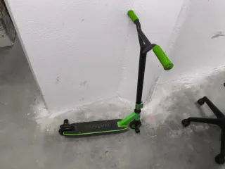 Patinete freestyle verde y negro