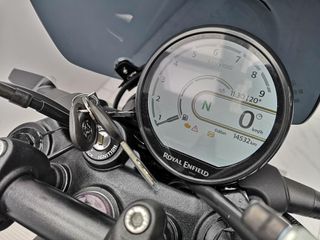 ROYAL ENFIELD GUERRILLA 450 2025 14532 kms.