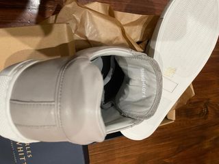 Tênis Charles Tyrwhitt pele cinza claro