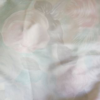 Cortinas de raso con flores