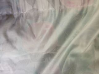 Cortinas de raso con flores