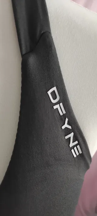 Top DFYNE Negro