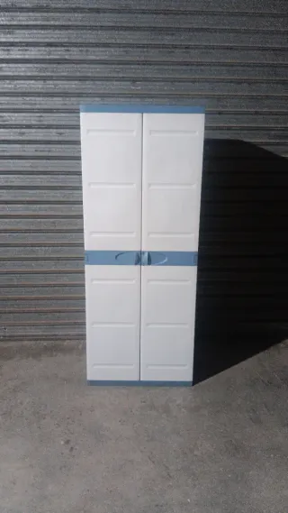 Armario de plástico blanco y azul