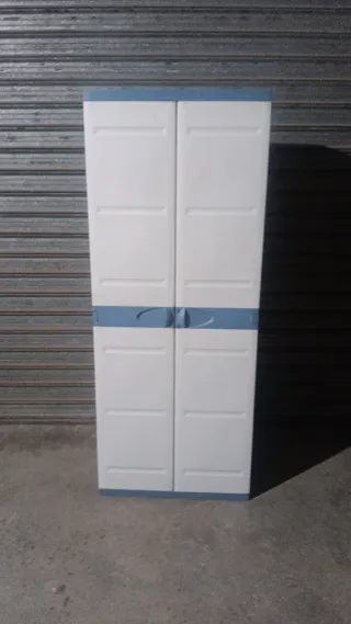 Armario de plástico blanco y azul