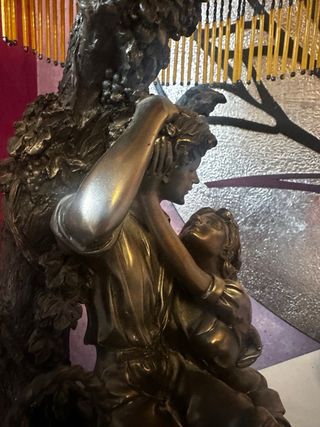 Lámpara de bronce vintage con figuras