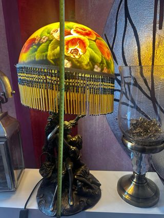 Lámpara de bronce vintage con figuras