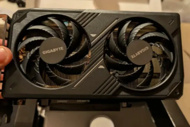 Gigabyte RTX 5060 Tarjeta Gráfica