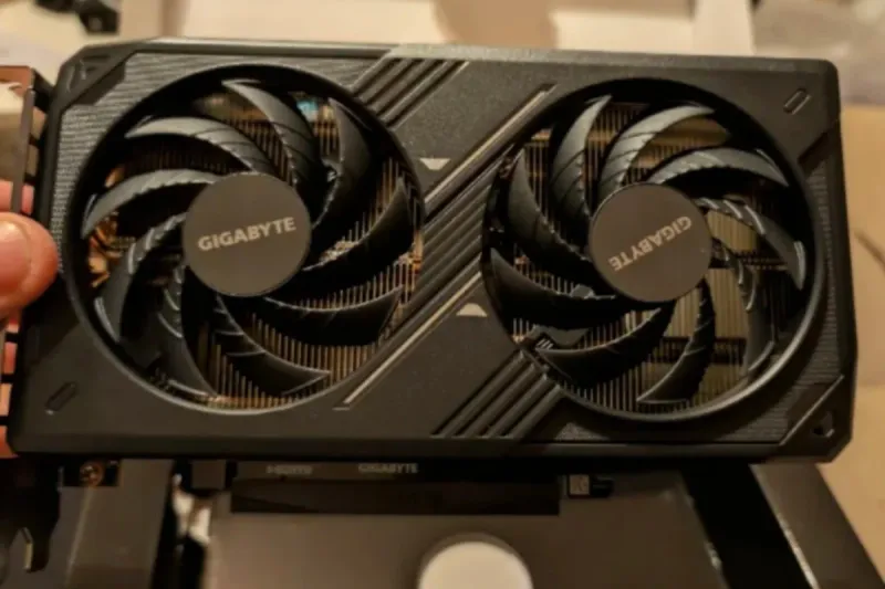 Gigabyte RTX 5060 Tarjeta Gráfica