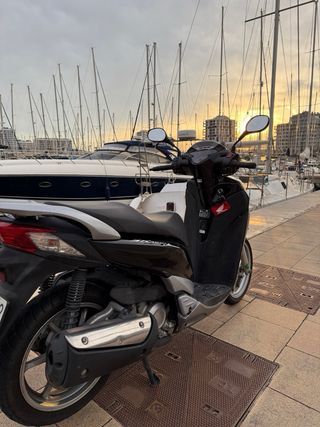 Honda SH 300i Negra