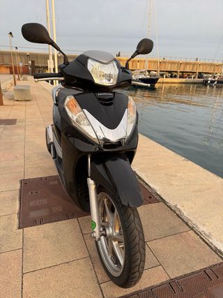 Honda SH 300i Negra